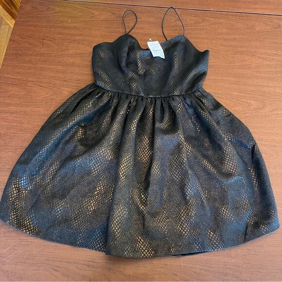 Love...Ady Fit and Flare Dress Black Gold Large - Picture 8 of 16